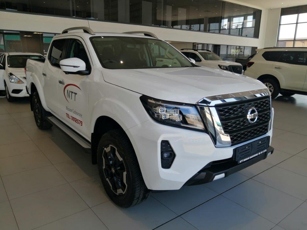 NISSAN NAVARA 2.5DDTI LE 4X4  for Sale in South Africa