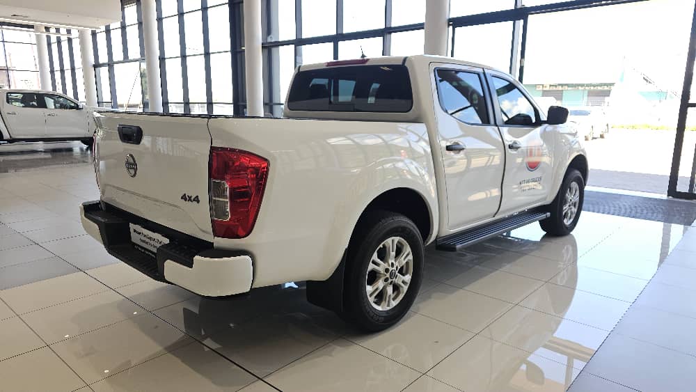 NISSAN NAVARA 2.5DDTI SE PLUS  for Sale in South Africa