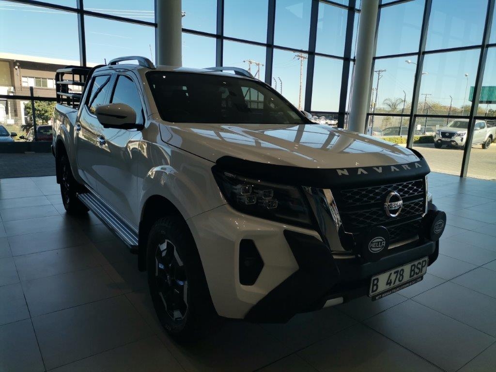 NISSAN NAVARA 2.5DDTI LE 4X4 A/T D/C P/U for Sale in South Africa