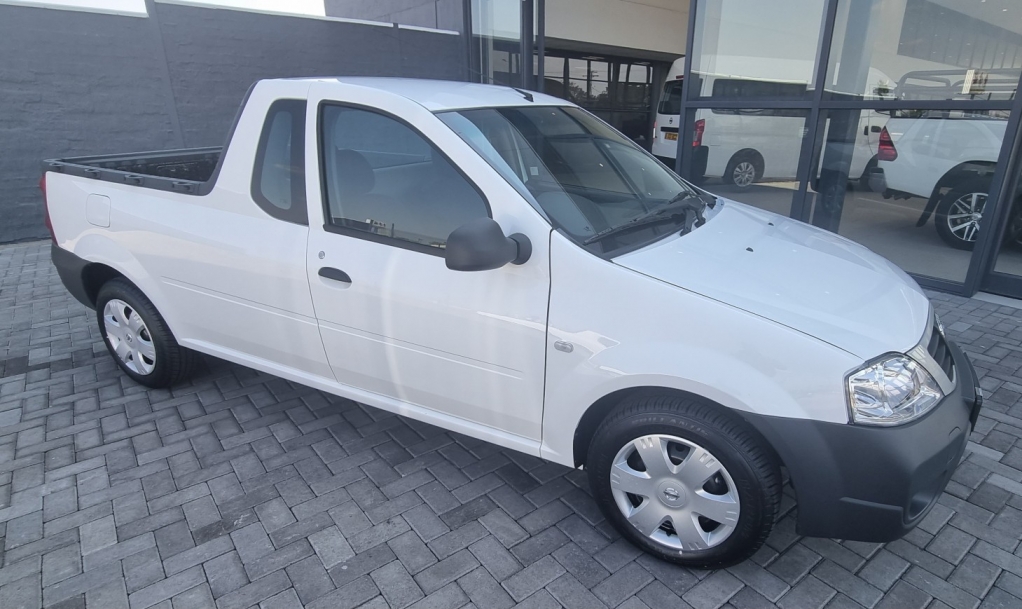 2016 nissan np200 for sale