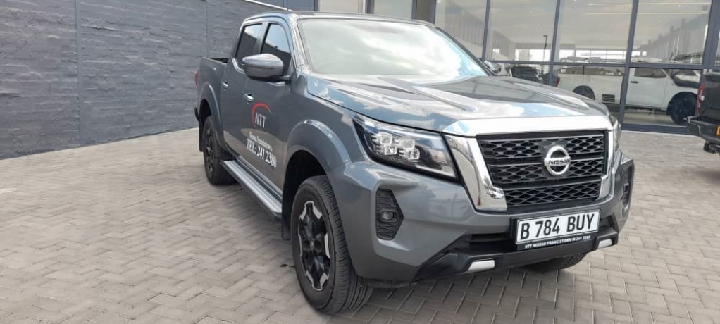 NISSAN NAVARA 2.5DDTI LE 4X4 A/T D/C P/U for Sale in South Africa