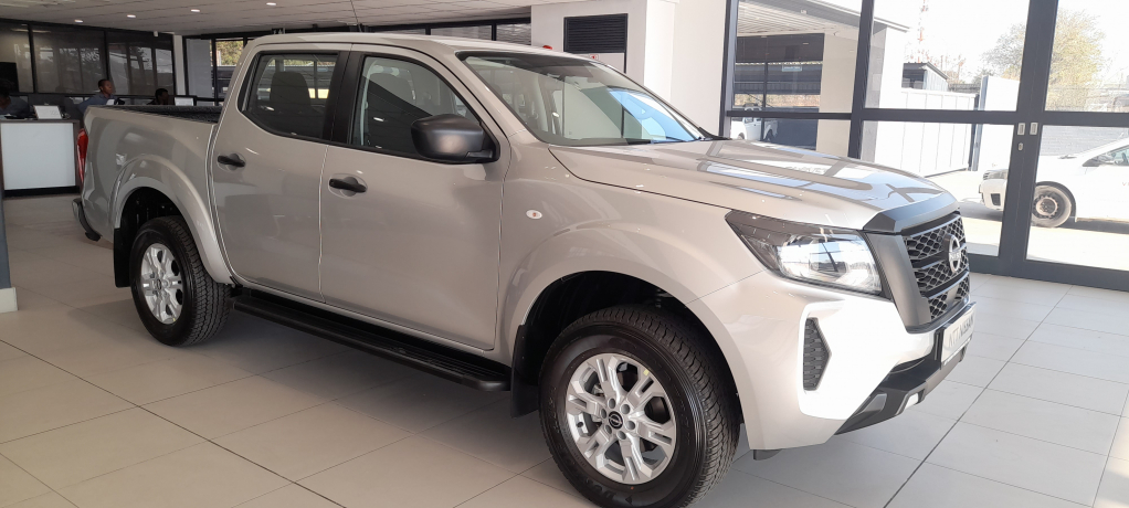 NISSAN NAVARA 2.5DDTI SE PLUS  for Sale in South Africa