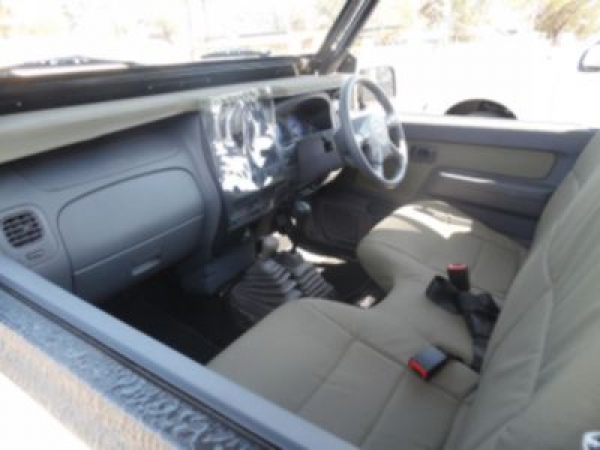 NISSAN HARDBODY 2400i SE 4X4 for Sale in South Africa
