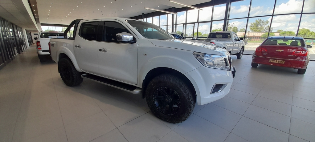 NISSAN NAVARA 2.3D LE 4X4  for Sale in South Africa