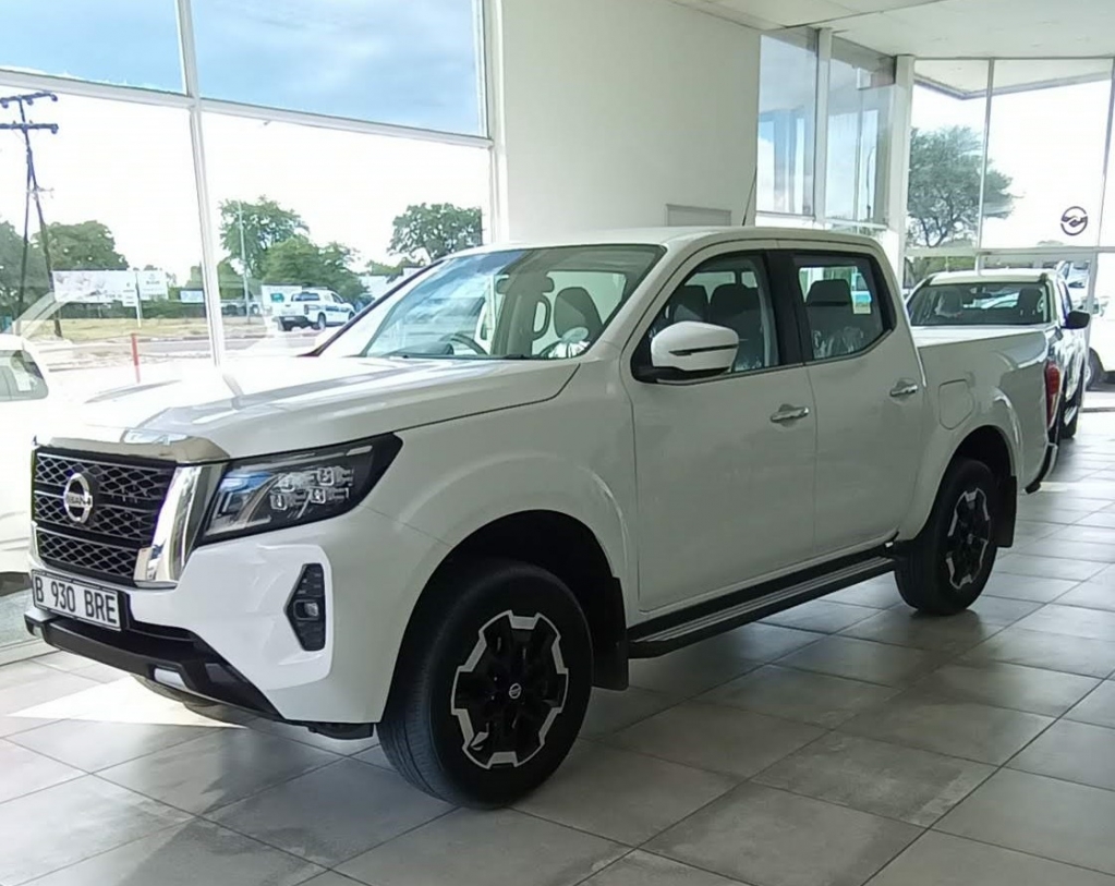 NISSAN NAVARA 2.5DDTi LE 4X4  for Sale in South Africa