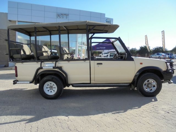 NISSAN HARDBODY 2400i SE 4X4 for Sale in South Africa