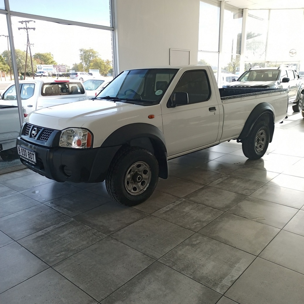 NISSAN HARDBODY NP300 2.4i LWB 4 for Sale in South Africa