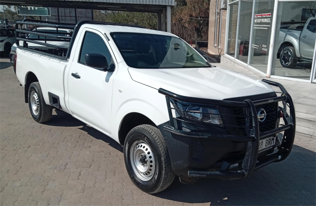 NISSAN NAVARA 2.5DDTI SE 4X4 S/C P/U for Sale in South Africa