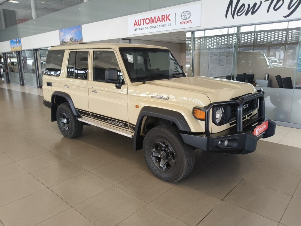 TOYOTA LANDCRUISER 76 2.8 GD-6 VX  for Sale in South Africa