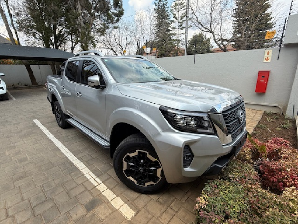 NISSAN NAVARA 2.5D LE 4X4 AT  for Sale in South Africa