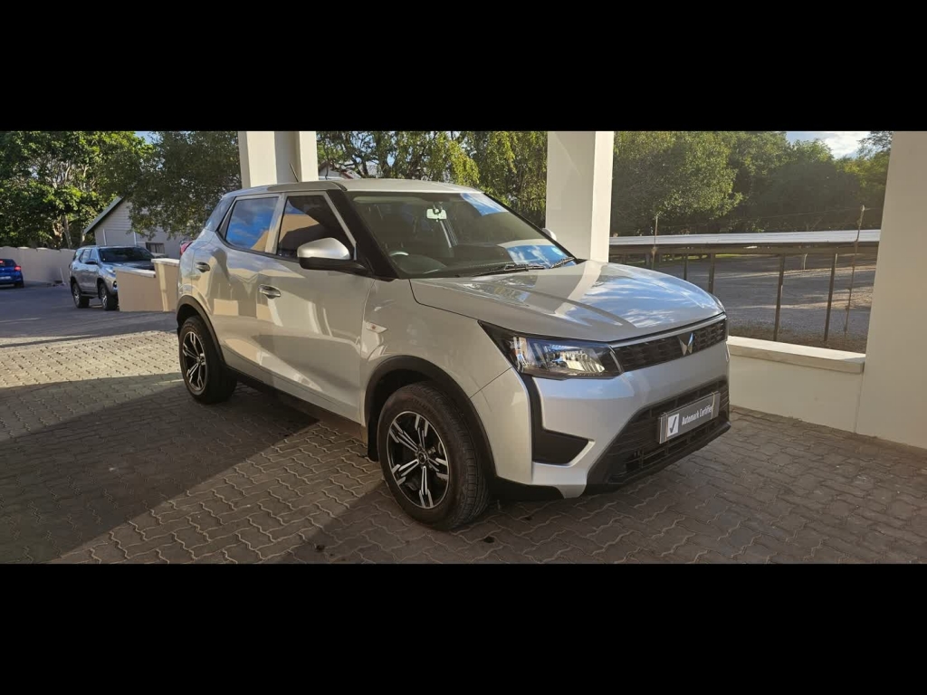 MAHINDRA XUV300 1.2T SE for Sale in South Africa