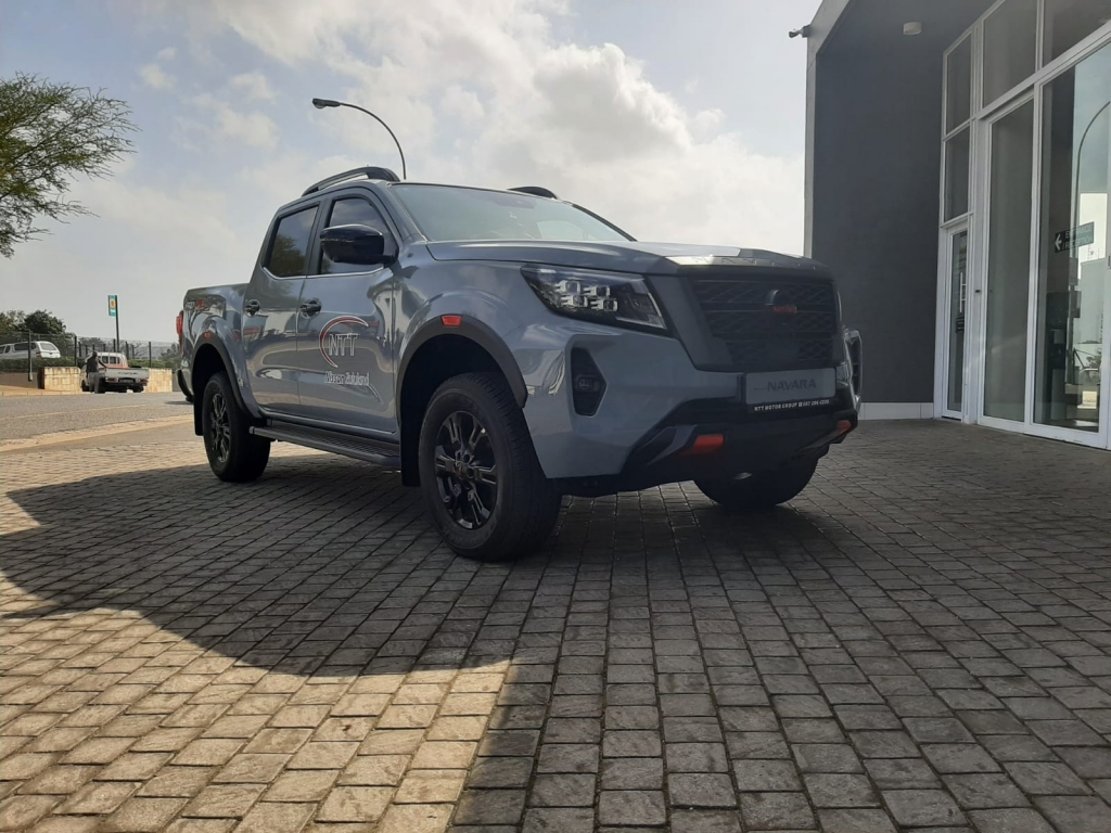 NISSAN NAVARA 2.5DDTI PRO-4X 4X4 A/T D/C P/U for Sale in South Africa