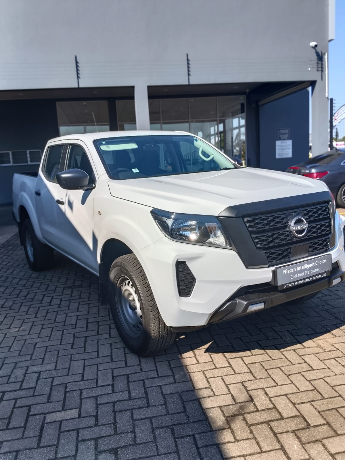 NISSAN NAVARA 2.5DDTI SE  for Sale in South Africa