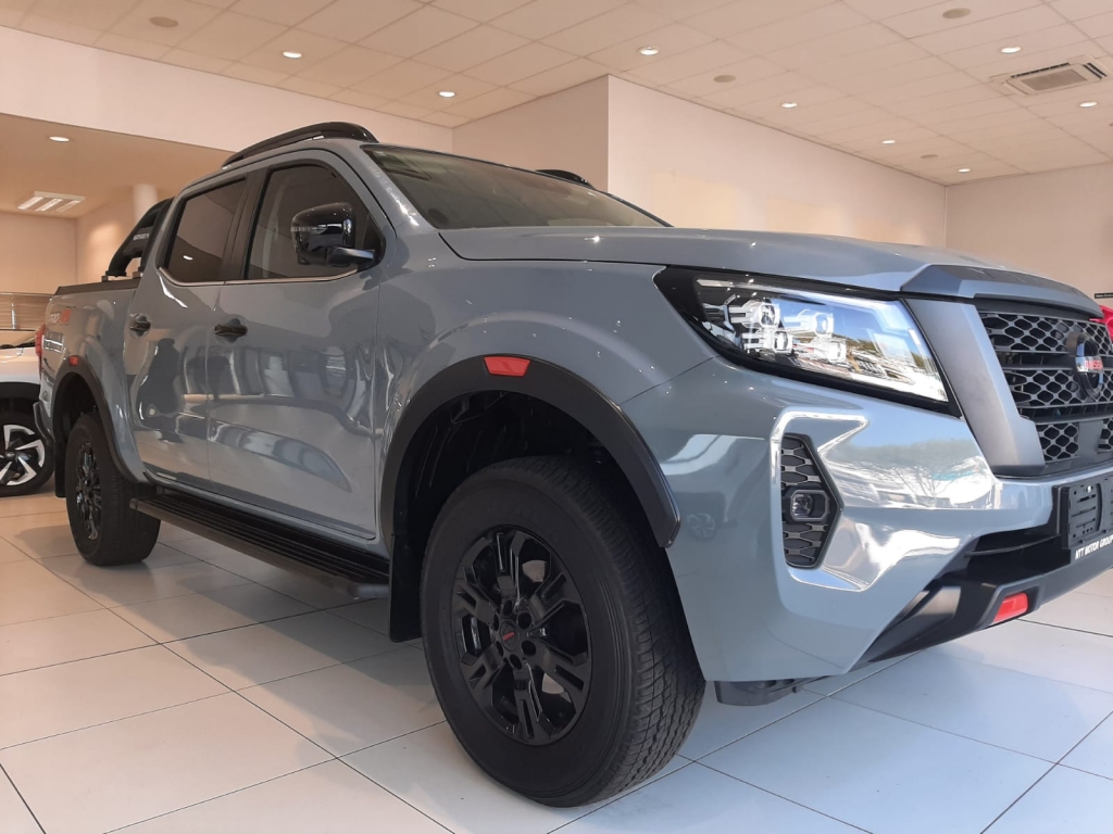 NISSAN NAVARA 2.5DDTI PRO-4X 4X4 A/T D/C P/U for Sale in South Africa