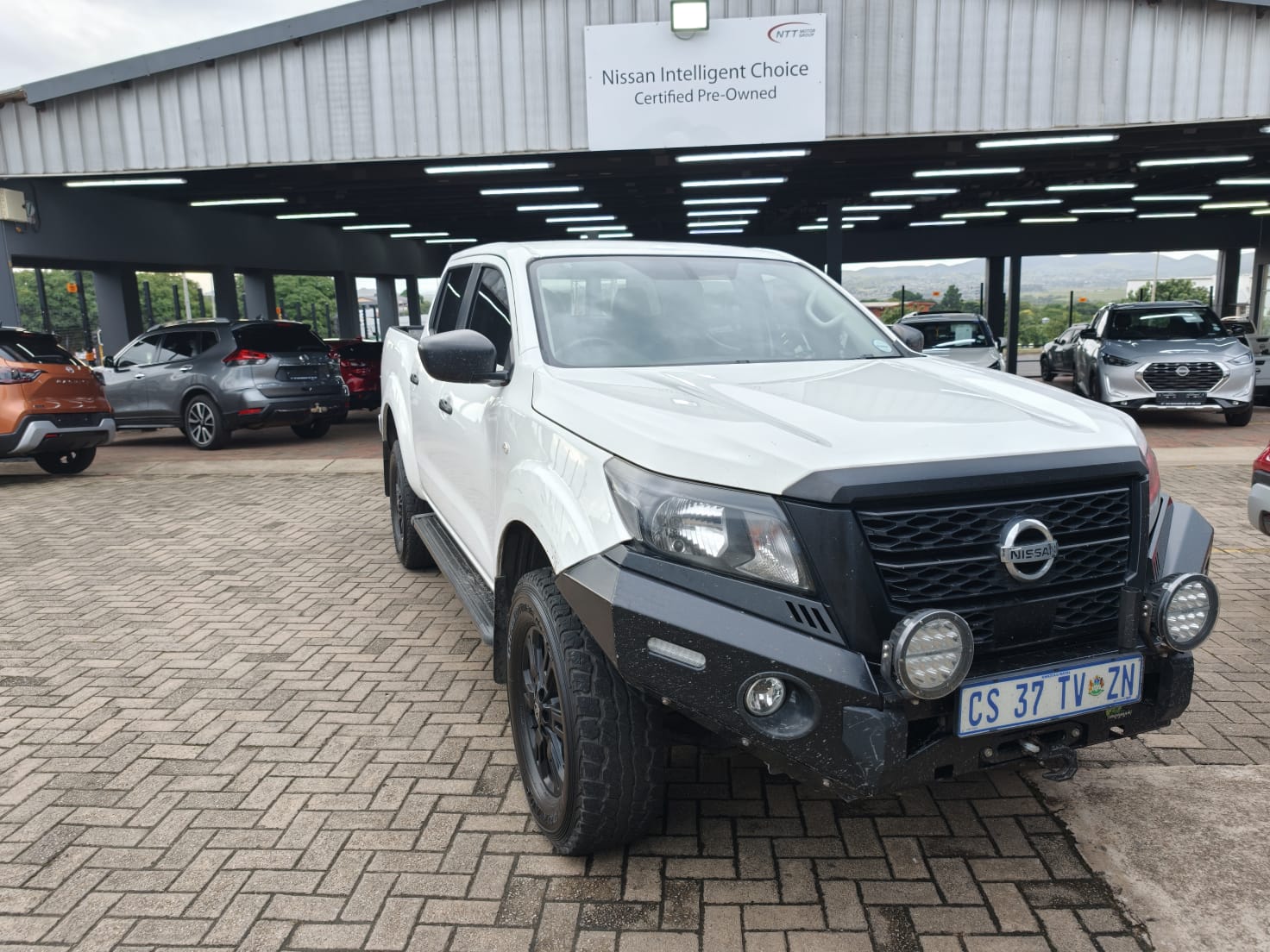 NISSAN NAVARA 2.5DDTI SE PLUS 4X4  for Sale in South Africa