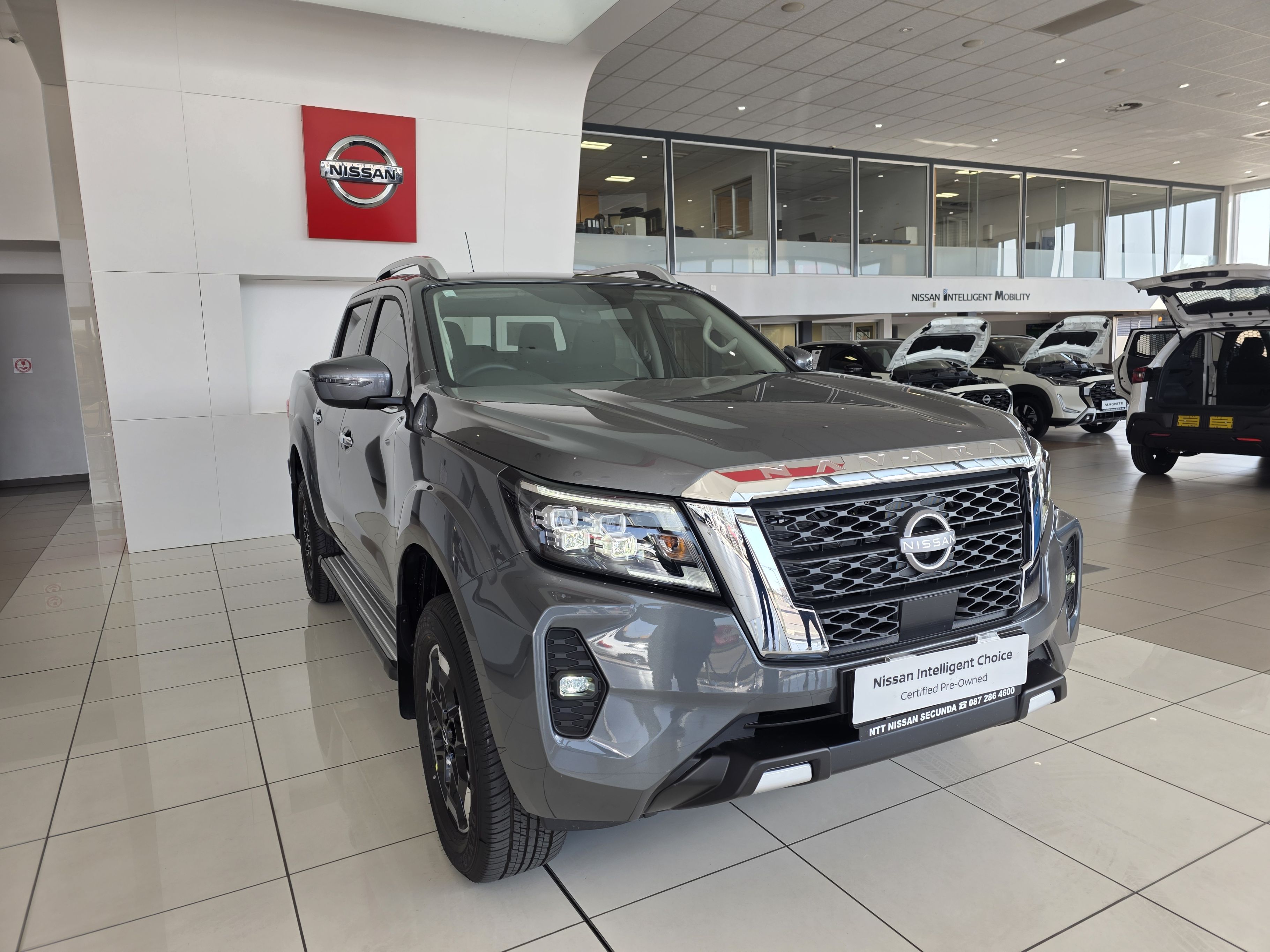 NISSAN NAVARA 2.5D LE 4X2 AT  for Sale in South Africa