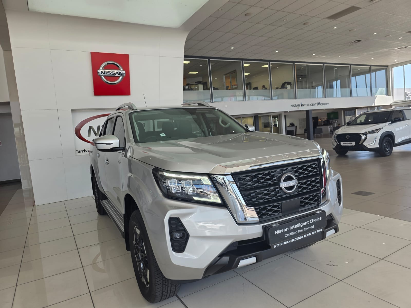 NISSAN NAVARA 2.5D LE 4X2 AT  for Sale in South Africa