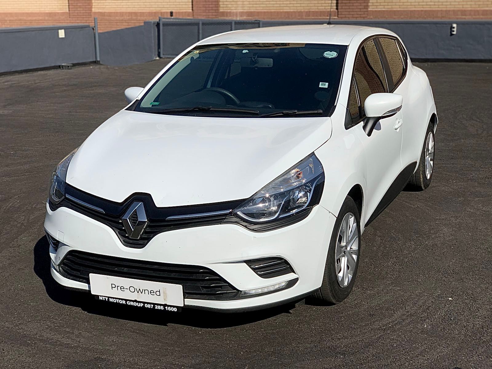 RENAULT CLIO IV 900T AUTHENTIQUE 5 for Sale in South Africa