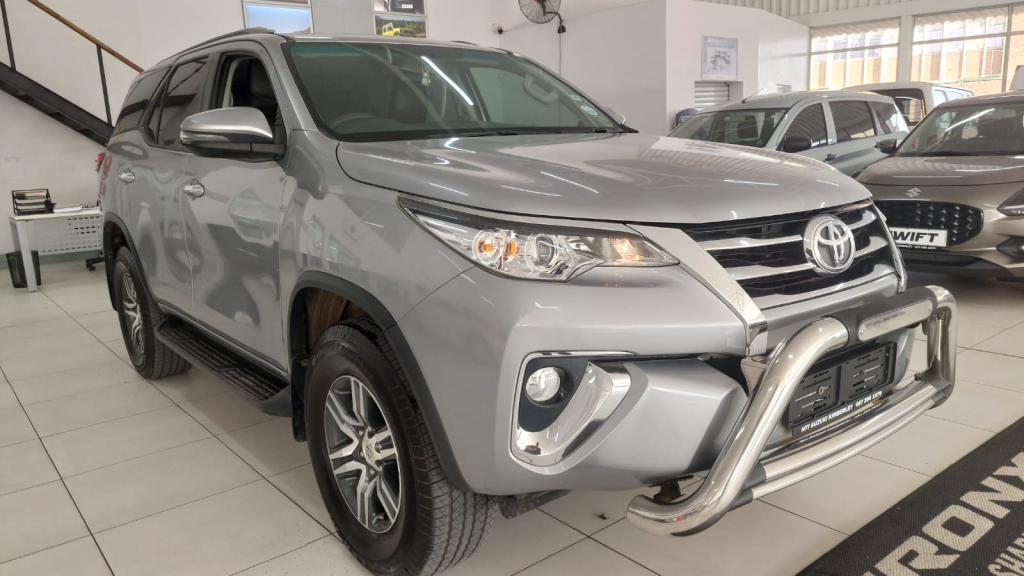 Toyota Fortuner IV 2.4 GD-6 Raised Body