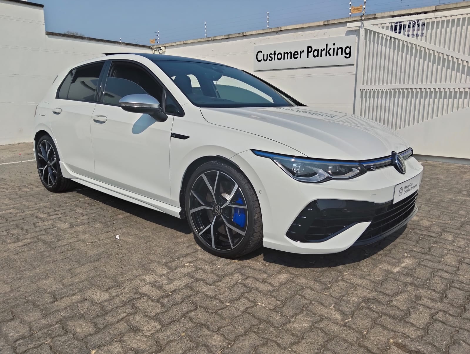 VOLKSWAGEN GOLF 8 2.0 TSI R DSG for Sale in South Africa