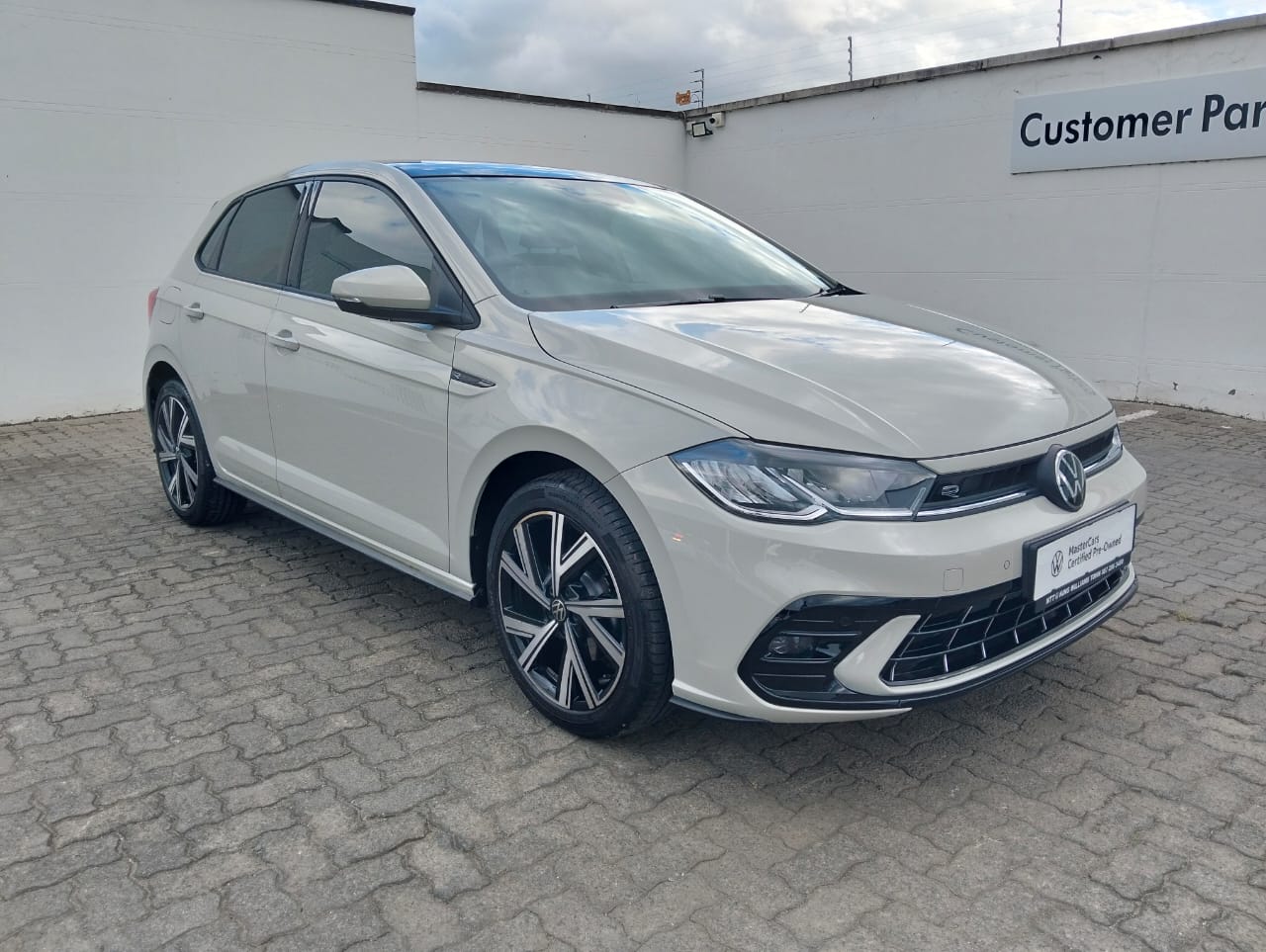 VOLKSWAGEN POLO 1.0 TSI R-LINE DSG for Sale in South Africa