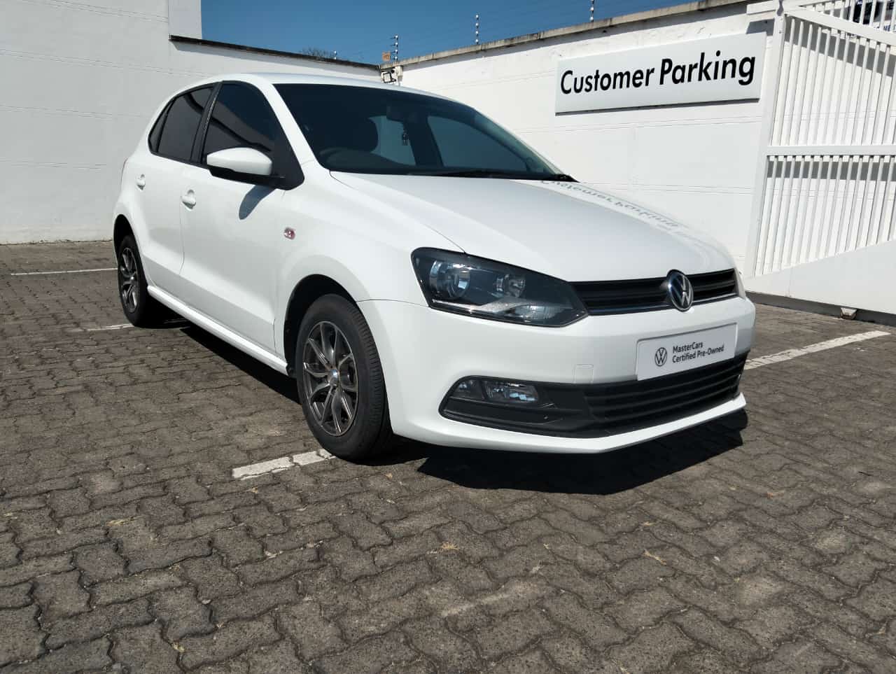 VOLKSWAGEN POLO VIVO 1.4 COMFORTLINE (5DR) for Sale in South Africa