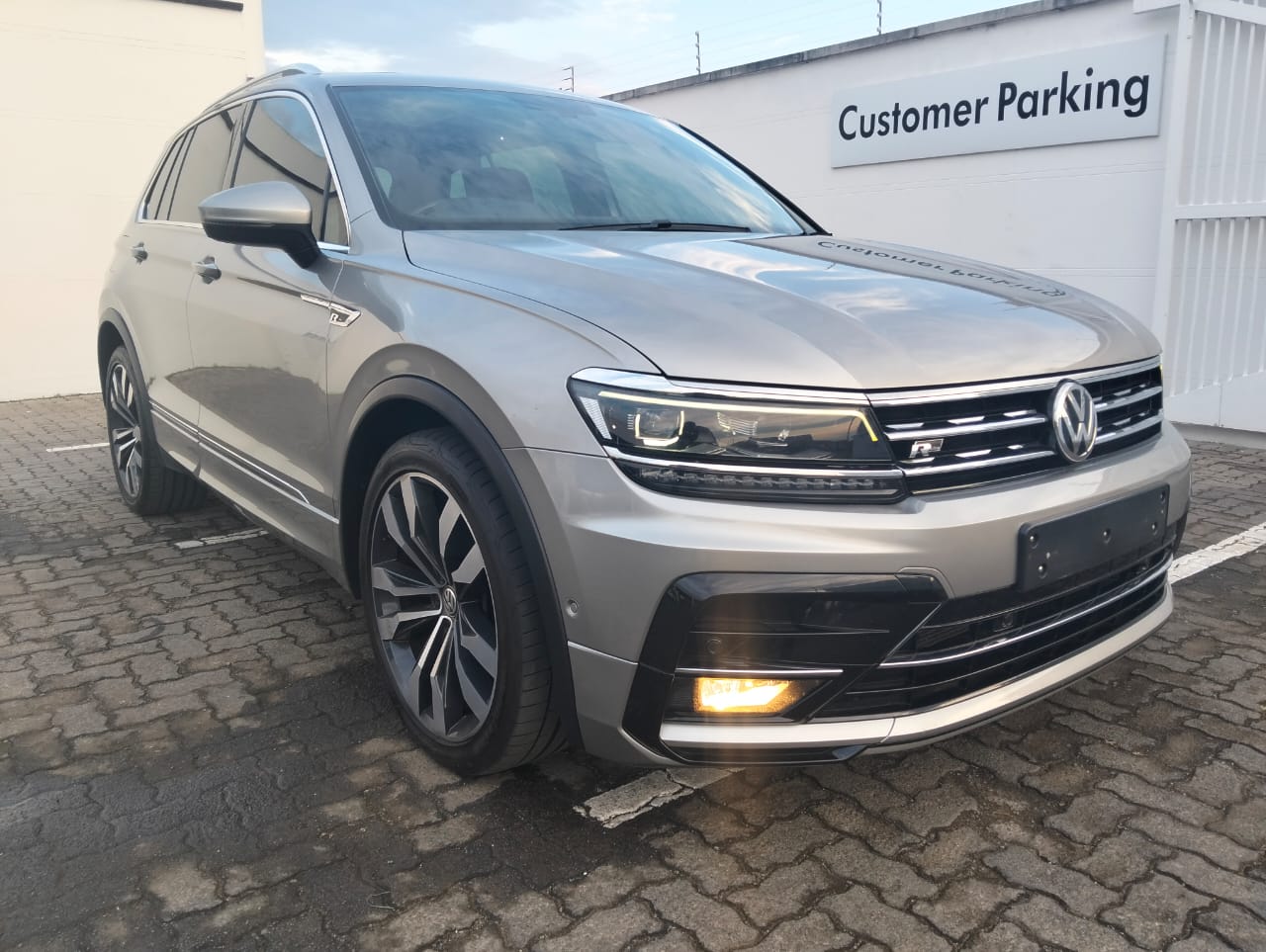 VOLKSWAGEN TIGUAN 2.0 TSI HIGHLINE 4MOT DSG for Sale in South Africa