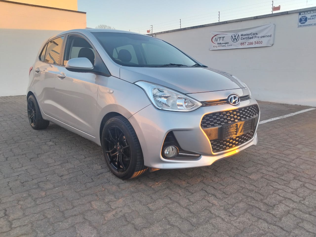 HYUNDAI GRAND i10 1.0 MOTION for Sale in South Africa
