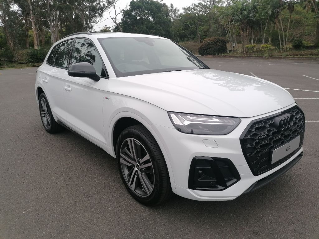 AUDI Q5 40 TDI QUATTRO STRONIC BLACK EDITION for Sale in South Africa