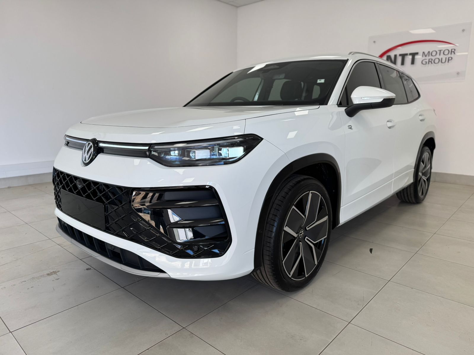 VOLKSWAGEN TAYRON 1.4TSI R-LINE DSG for Sale in South Africa