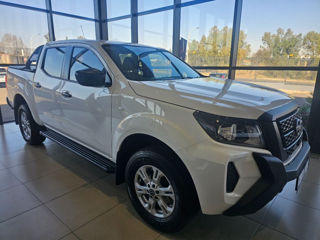 NISSAN NAVARA 2.5DDTI SE PLUS  for Sale in South Africa