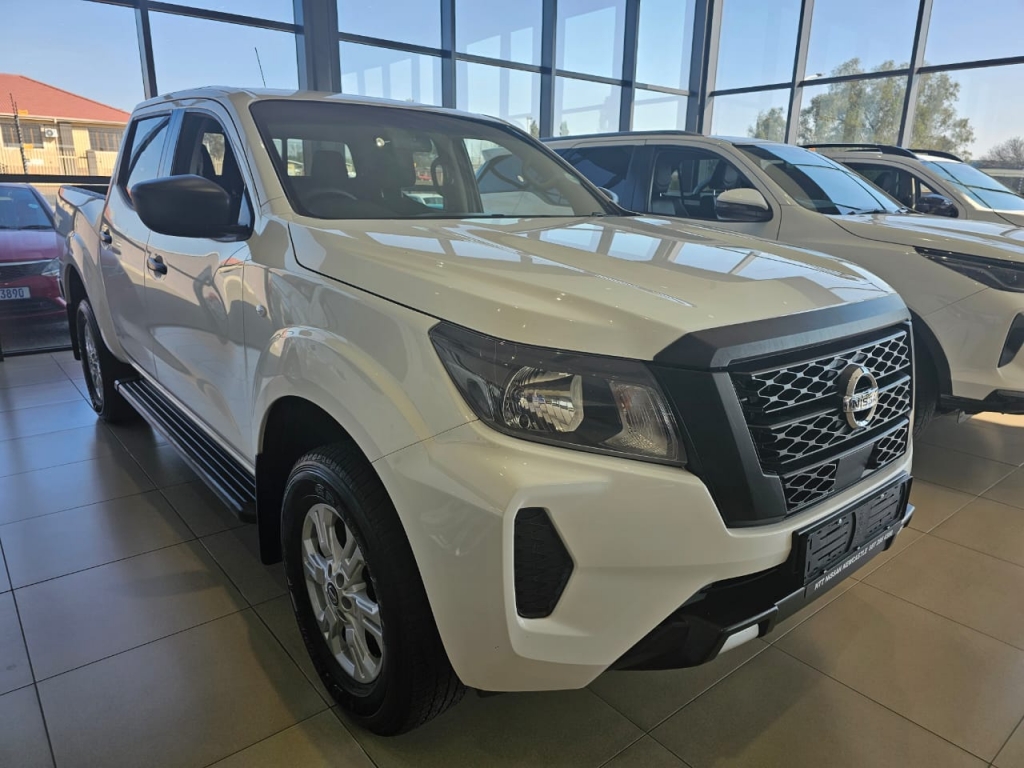 NISSAN NAVARA 2.5DDTI SE PLUS D/C P/U for Sale in South Africa