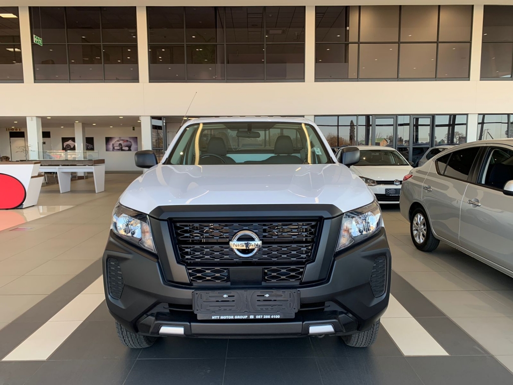 NISSAN NAVARA 2.5DDTI XE S/C P/U for Sale in South Africa