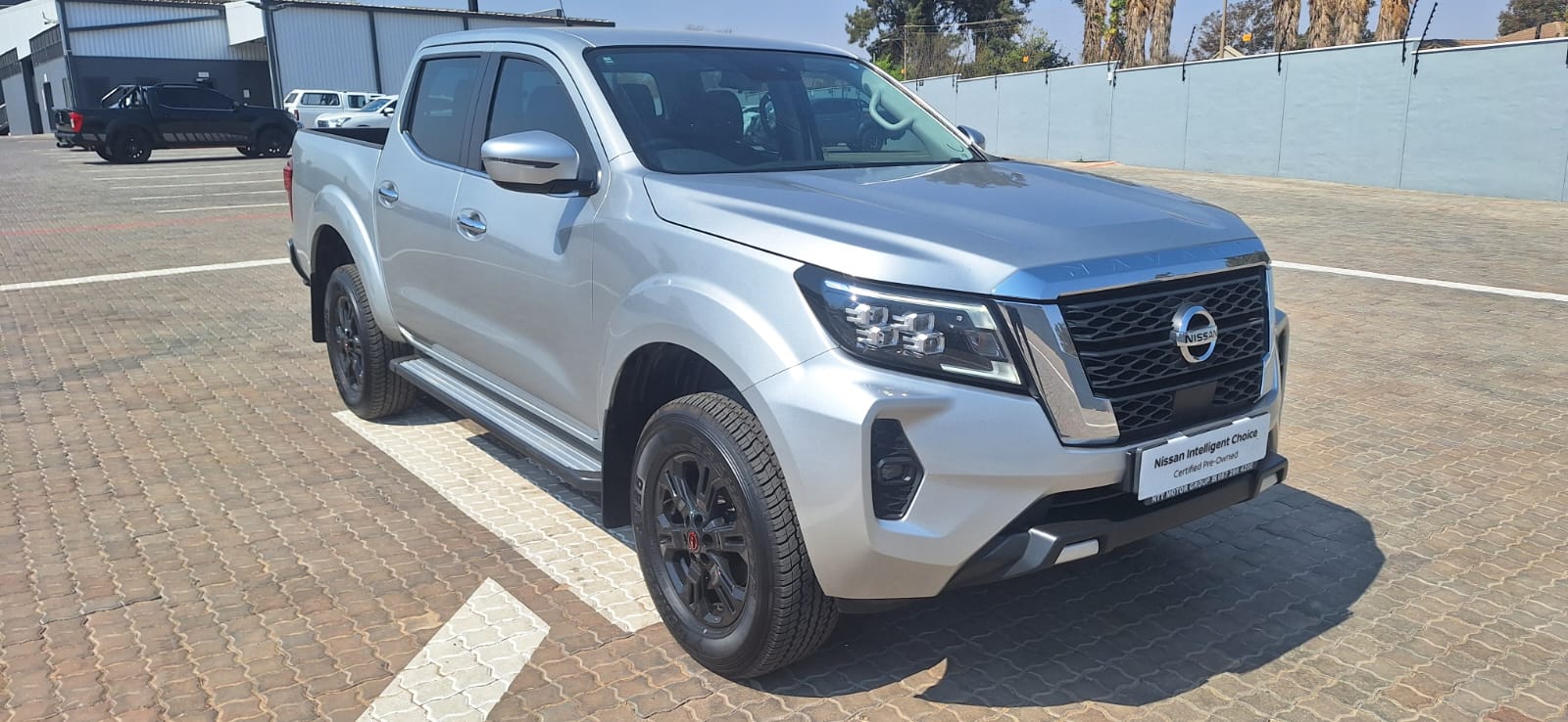 NISSAN NAVARA 2.5DDTI LE 4X4 A/T D/C P/U for Sale in South Africa