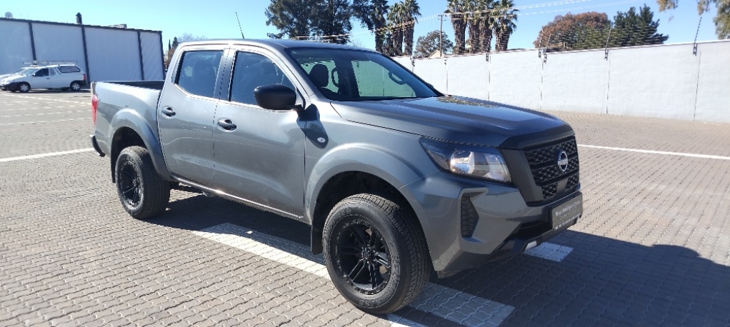 NISSAN NAVARA 2.5DDTI SE 4X4  for Sale in South Africa