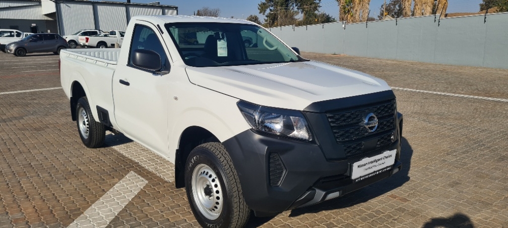 NISSAN NAVARA 2.5DDTI SE S/C P/U for Sale in South Africa