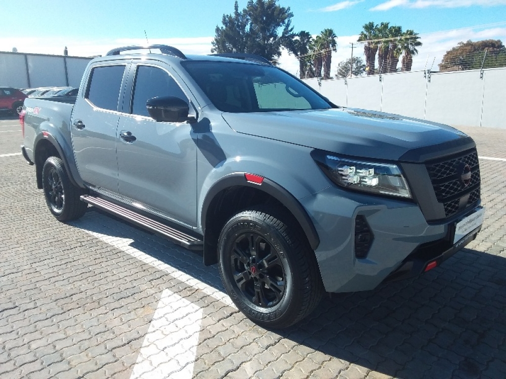 NISSAN NAVARA 2.5DDTI PRO-4X 4X4 A/T D/C P/U for Sale in South Africa