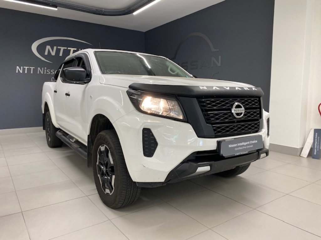 NISSAN NAVARA 2.5DDTI SE 4X4  for Sale in South Africa