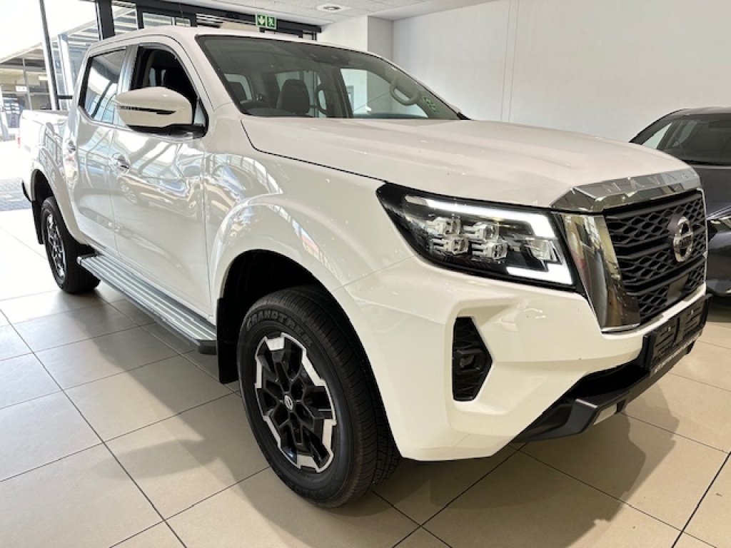 NISSAN NAVARA 2.5DDTI LE 4X4  for Sale in South Africa