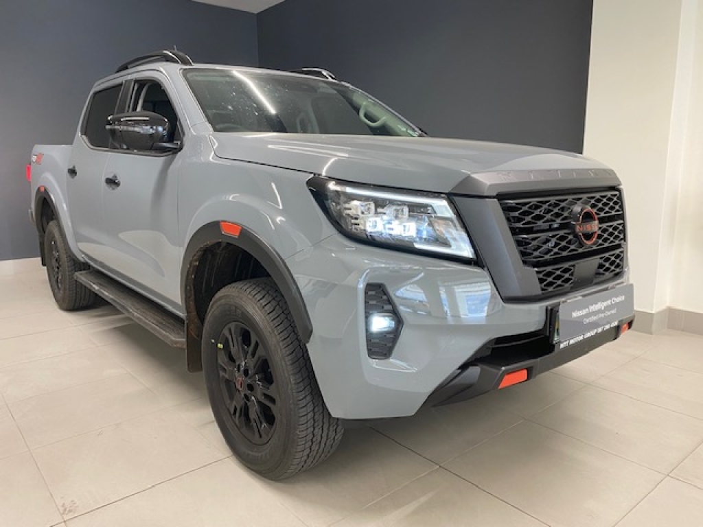 NISSAN NAVARA 2.5DDTI PRO-4X 4X4 A/T D/C P/U for Sale in South Africa