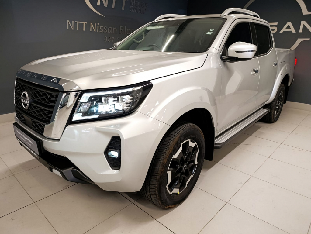 NISSAN NAVARA 2.5D LE 4X2 AT  for Sale in South Africa